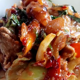 ผัดพริกเผาเนื้อ(ราดข้าว)