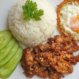 หมูชิ้นกระเทียม...ราดข้าว