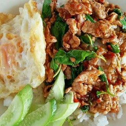 กะเพราหมูชิ้น...ราดข้าว