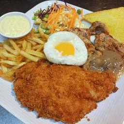 สเต็กหมู+ปลาทอด+ไข่ดาว