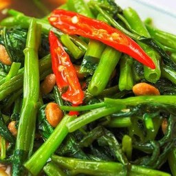 ผัดผักบุ้งไฟเเดง