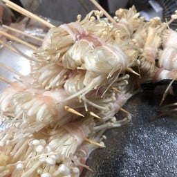 กระเพราซอดแจ้ง หมูปิ้งนมสด