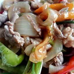 ผัดพริกอ่อนเนื้อ(กับข้าว)