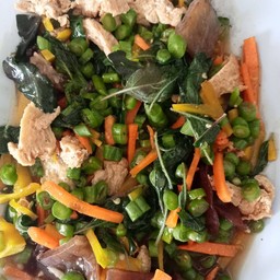 ข้าวราดผัดกระเพรา