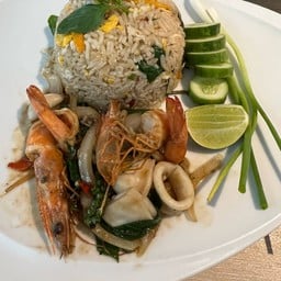 ข้าวผัดต้มยำทะเล