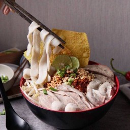 เส้นปลาต้มยำหมูโบราณ