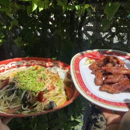 ส้มตำแม่หอม(เจ้าเก่า)