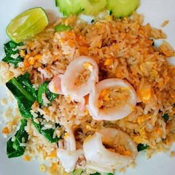 ข้าวผัดปลาหมึก
