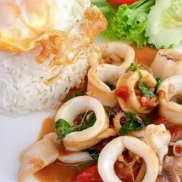 กะเพราปลาหมึก...ราดข้าว