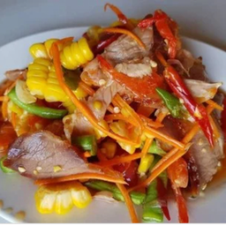 ตำคอหมูใส่ข้าวโพด