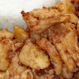 หมูชิ้นกะเทียมกับข้าว