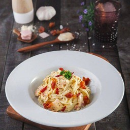 สปาเก็ตตี้สไปซี่คาโบนาร่าเบคอน