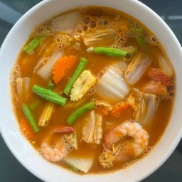 แกงส้มผักรวมกุ้งสด