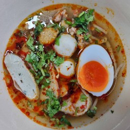 ก๋วยเตี๋ยวต้มยำไข่มะตูม