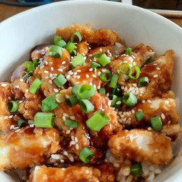 ข้าวไก่กรอบราดซอสหม่าล่า