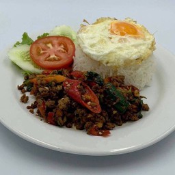 ข้าวราดกะเพราไข่ดาว