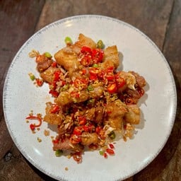 สามชั้นคั่วพริกเกลือ