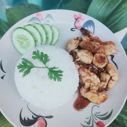 ข้าวสวยร้อนๆไก่ทอดกระเทียม
