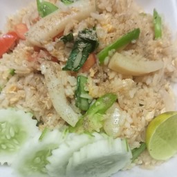 ข้าวผัดปลาหมึก