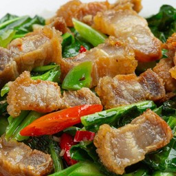 คะน้าหมูกรอบเป็นกับข้าว