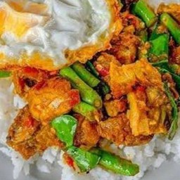 ผัดพริกแกงไก่...ราดข้าว