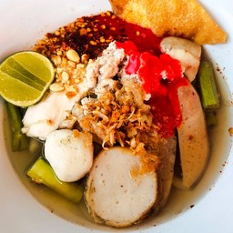 หมูต้มยำ เย็นตาโฟ