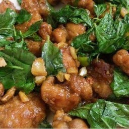 กระเพราไก่คาราเกะทอดกรุบกรอบ(กับข้าว)