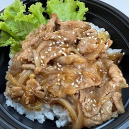 ข้าวหน้าเบคอนสไลด์ผัดซอสญี่ปุ่น