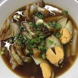 เจ๊นงค์ก๋วยจั๊บเครื่องในหมูกรอบ