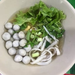 ก๋วยเตี๋ยวลูกชิ้นปลากราย-เย็นตาโฟรสเด็ด(ร้านนาจ)