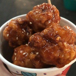 ข้าวไก่ทอดราดซอสกระเทียม