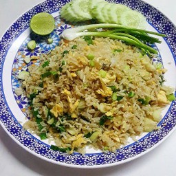 ผัดเผ็ดไก่ถัวฝักยาวราดข้าว