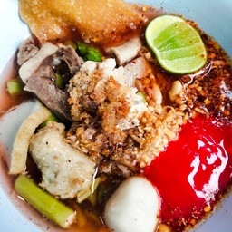 เกาเหลาหมูต้มยำ เย็นตาโฟ
