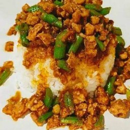 ผัดพริกแกงหมูสับ...ราดข้าว