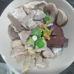 นายตั้ม ต้มเลือดหมู