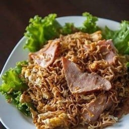 มาม่าผัดแฮมใส่พริกน้อยเด็กทานได้/แถมไข่ดาวน้ำ /หากๆไม่กินเผ็ดแจ้งด้วยนะจ๊ะ