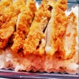 ข้าวสโพกไก่ไร้กระดูก+ซอสหวาน(แยกซอสให้