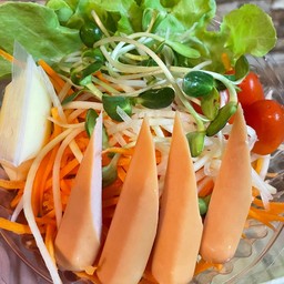 Vegetable salad with smoked sausage