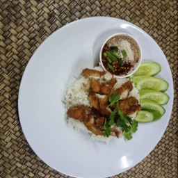 ข้าวหน้าไก่ทอดบ้านตำ