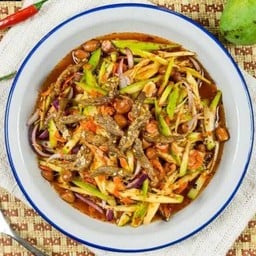 ยำมะม่วงปลากรอบ