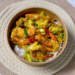 ข้าวราดกุ้งผัดผงกะหรี่