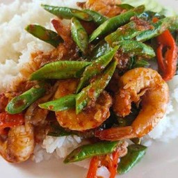 ผัดพริกแกงกุ้ง...ราดข้าว