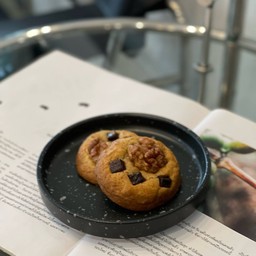 Walnut Chocolate Chunk Cookie