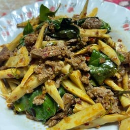 ข้าวกระเพรา ข้าวลาบ ยำแซ่บ ขนมน้ำ บ้านพ่อ