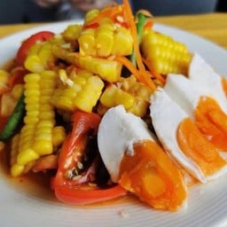 ตำข้าวโพดไข่เค็ม