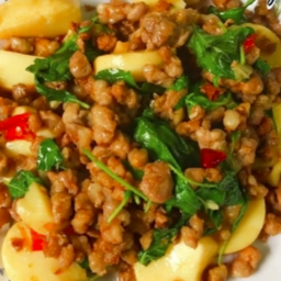 กะเพราหมูสับเต้าหู้  ราดข้าว