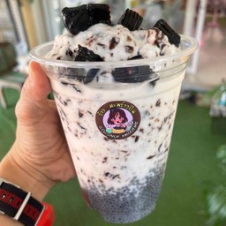 มะพร้าวปั่นนมสดเฉาก๊วย