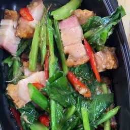 คะน้าหมูกรอบ ราดข้าว75