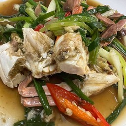 ปูม้าผัดต้นหอม (ปูเป็นตัว)