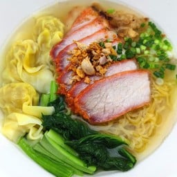 บะหมี่เกี๊ยวน้ำหมูแดง